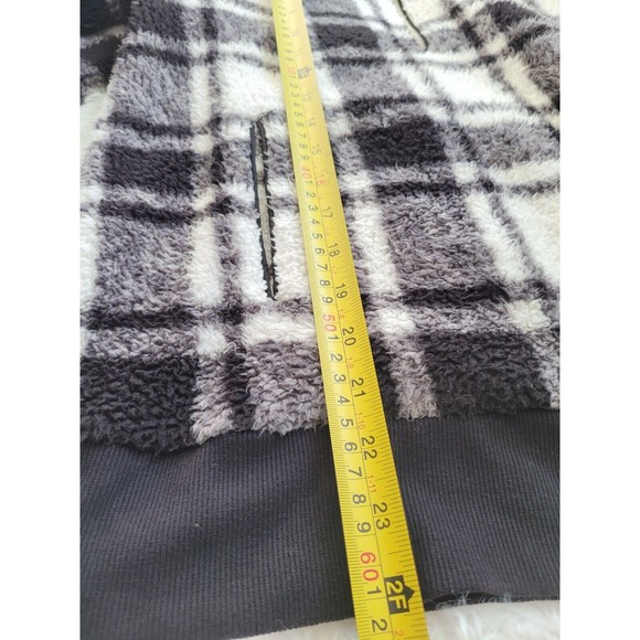 [206] Calvin Klein Plaid Sweater - Picture 3 of 5